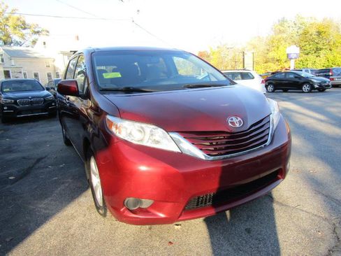 Used 2017 Toyota Sienna LE image 20