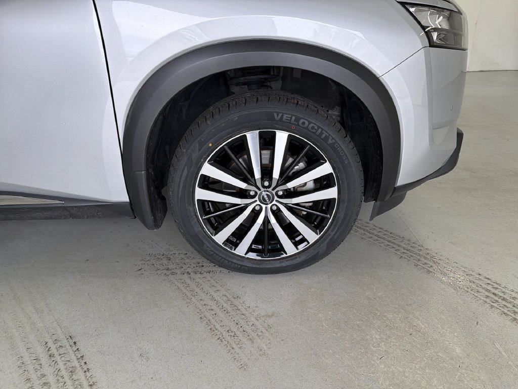 Certified 2025 Nissan Pathfinder Platinum w/ Cargo Package FWD image 15