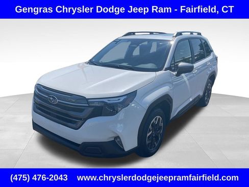 Used 2025 Subaru Forester Premium AWD/4WD image 3