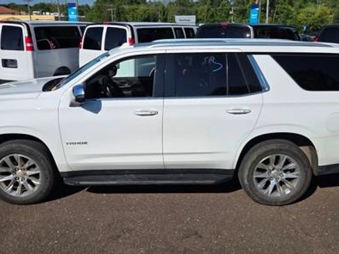 Used 2021 Chevrolet Tahoe Premier w/ Premium Package AWD/4WD image 5