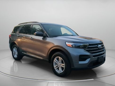Certified 2023 Ford Explorer XLT AWD/4WD image 2