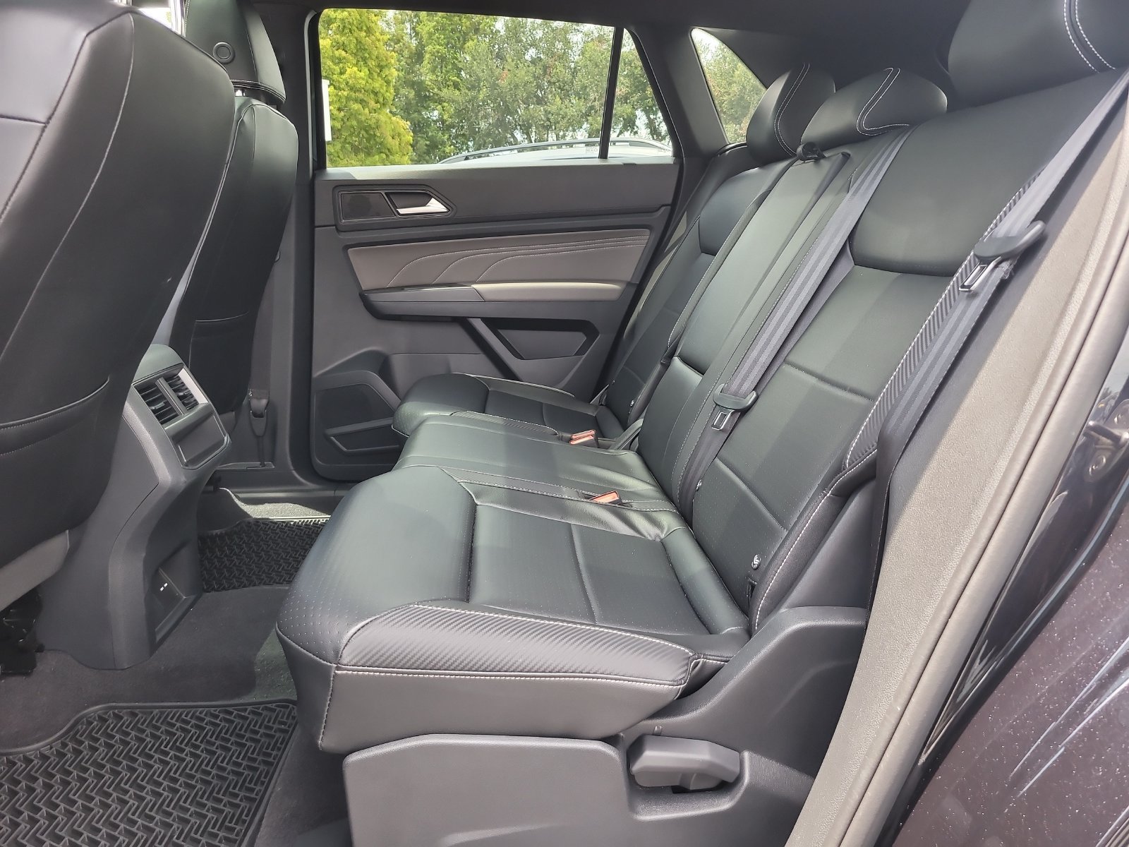 Used 2022 Volkswagen Atlas Cross Sport SEL R-Line AWD/4WD image 9