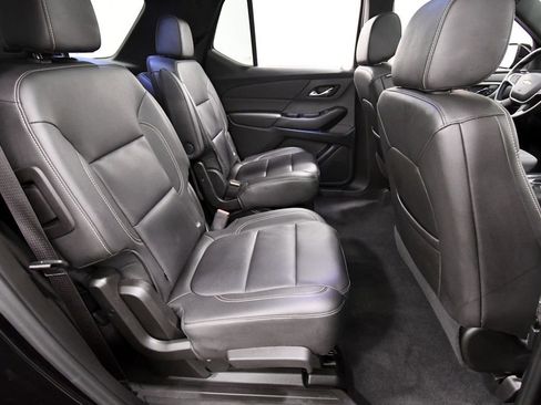 Used 2023 Chevrolet Traverse LT w/ LT Premium Package AWD/4WD image 18