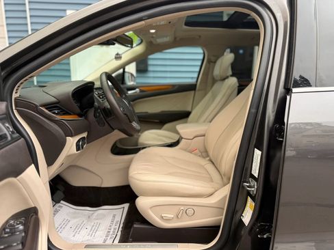 Used 2019 Lincoln MKC Select w/ Select Plus Package AWD/4WD image 10