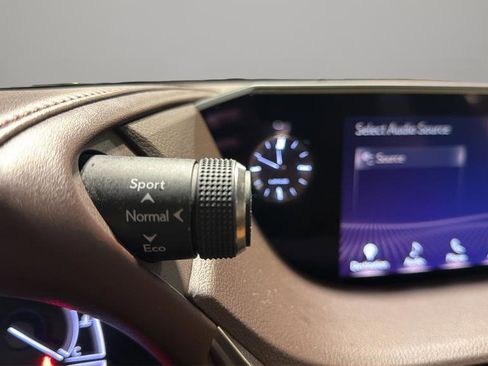 Used 2019 Lexus ES 350 w/ Premium Package image 24