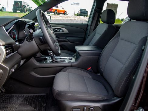 Used 2023 Chevrolet Traverse LT image 13