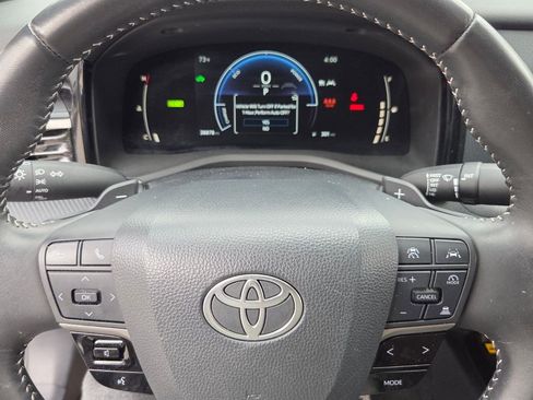 Used 2025 Toyota Camry SE image 21