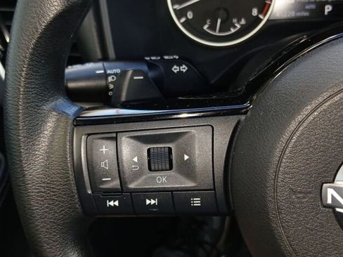 Used 2022 Nissan Rogue SV image 26