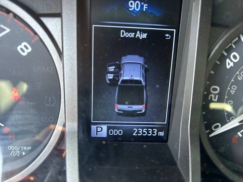 Used 2019 Toyota Tacoma TRD Off-Road AWD/4WD image 16