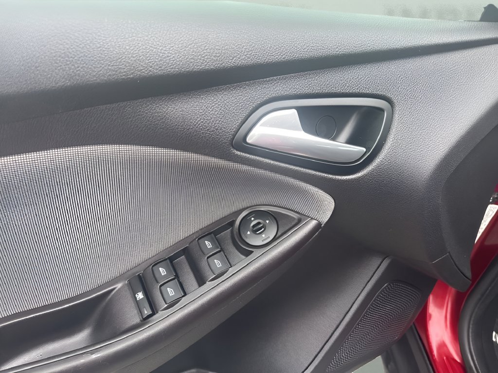 Used 2013 Ford Focus SE FWD image 23