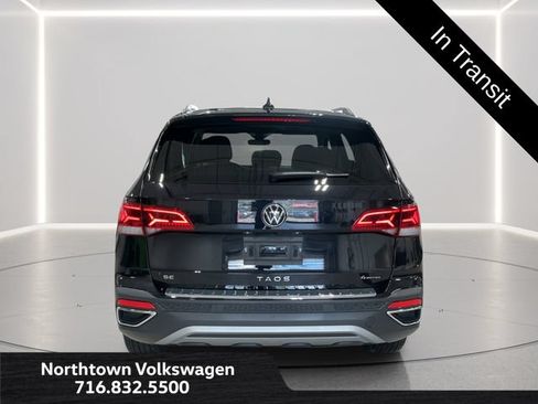 Used 2023 Volkswagen Taos SE w/ Panoramic Sunroof Package AWD/4WD image 4