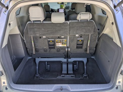Used 2022 Toyota Sienna XLE AWD/4WD image 13