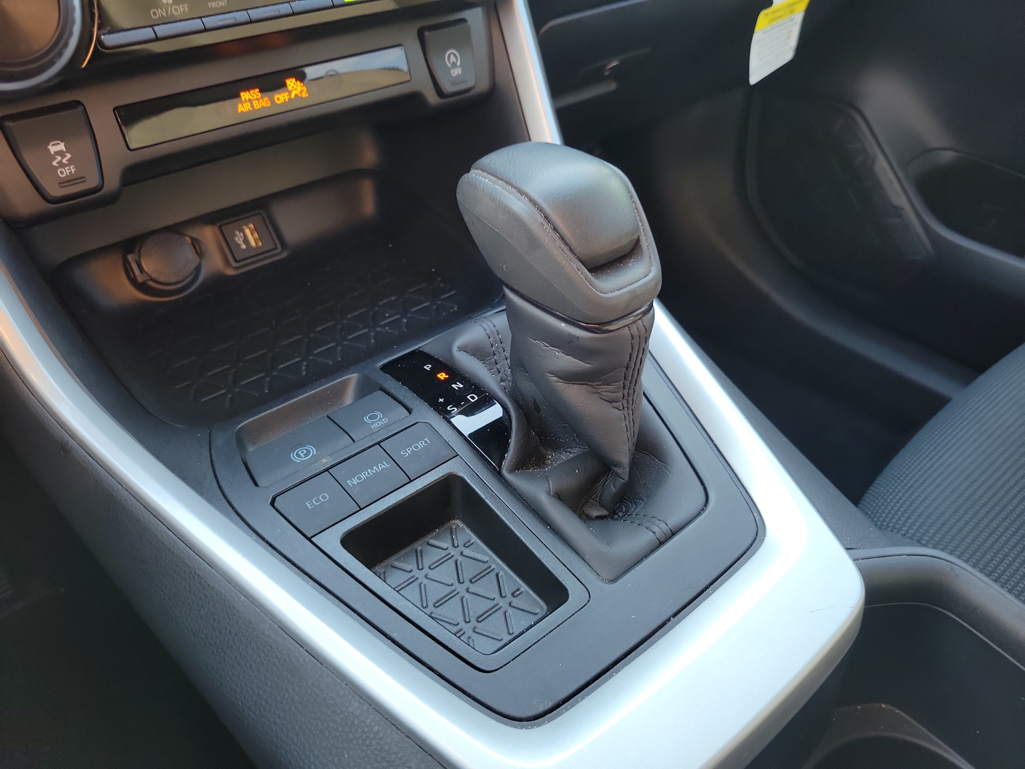 Used 2025 Toyota RAV4 LE FWD image 28