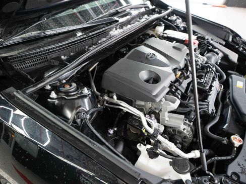 Used 2024 Toyota Camry SE image 31