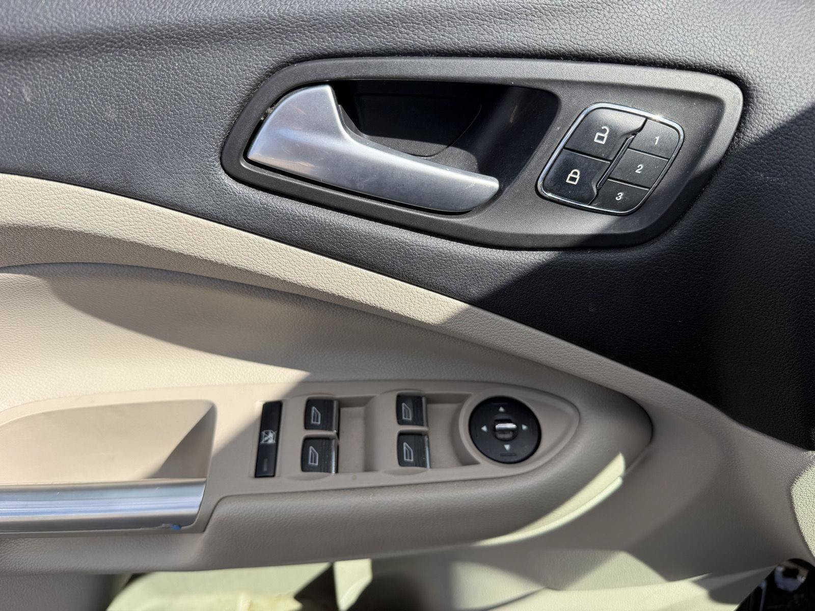 Used 2014 Ford Escape Titanium w/ Equipment Group 401A FWD image 16