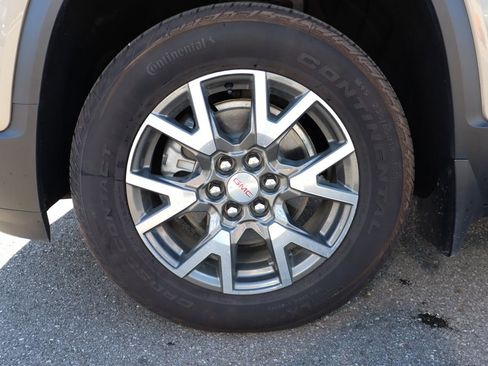 Used 2023 GMC Acadia SLE w/ Driver Convenience Package image 30