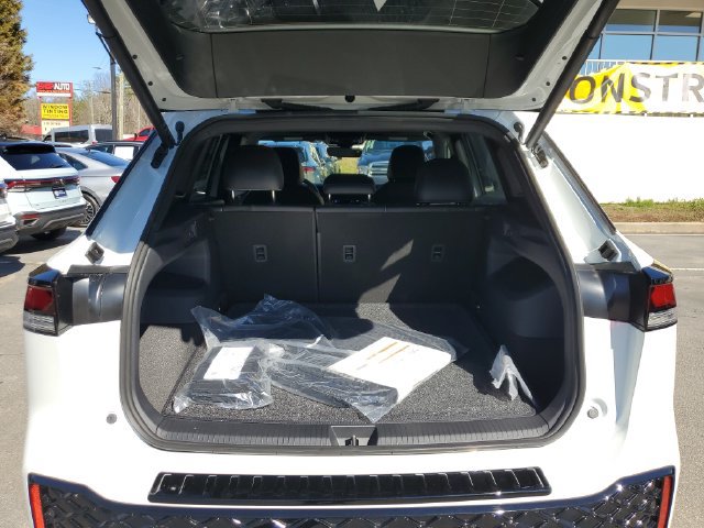 New 2026 Volkswagen Tiguan SE R-Line FWD image 8