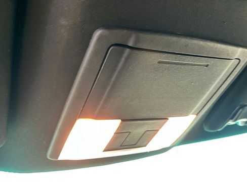 Used 2016 Ford Explorer XLT image 22