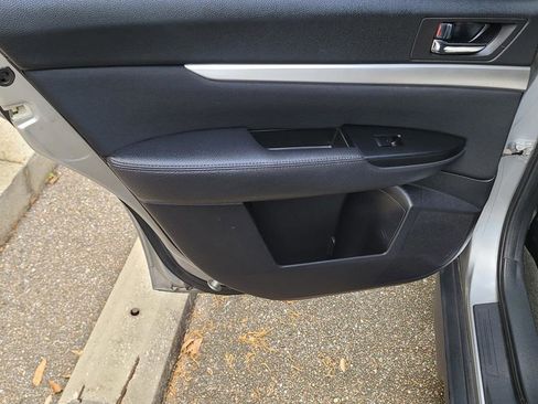 Used 2012 Subaru Outback 2.5i Premium w/ All-Weather Pkg image 27