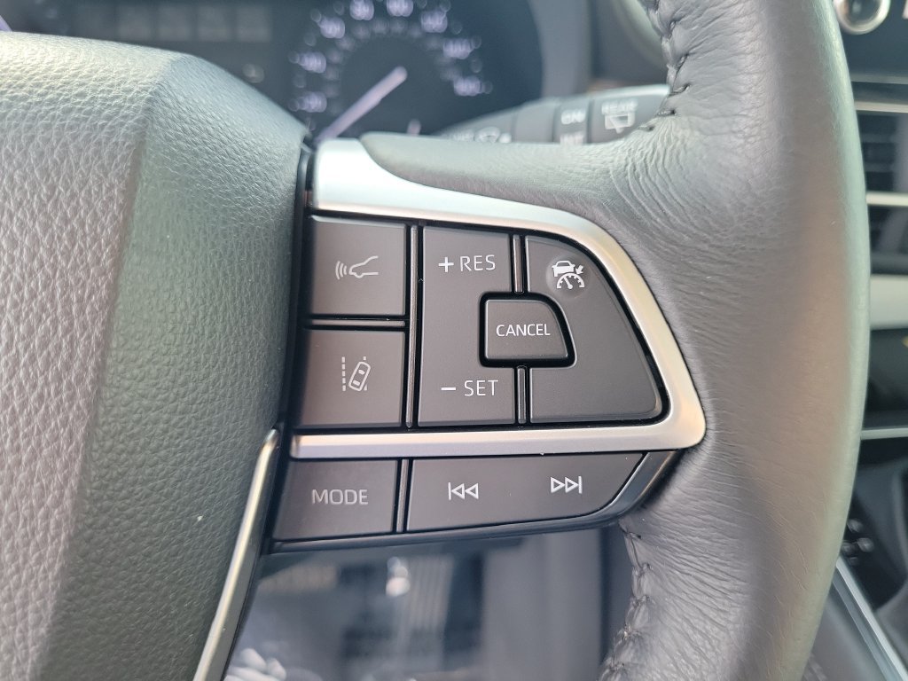 Used 2025 Toyota Sienna XLE FWD image 20