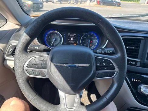 Used 2018 Chrysler Pacifica Touring Plus FWD image 16