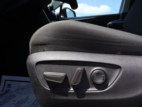 Used 2025 Toyota RAV4 XLE AWD/4WD image 22