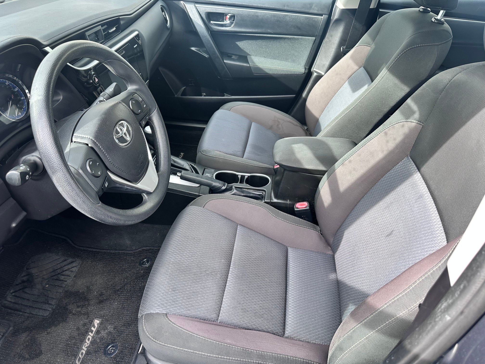 Used 2017 Toyota Corolla LE FWD image 5