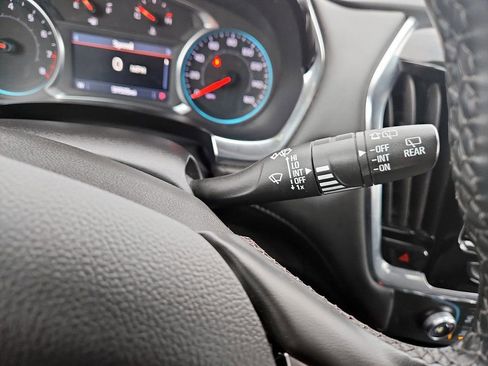 Used 2023 Chevrolet Traverse LT image 17