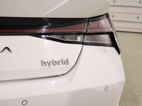 Used 2022 Hyundai Elantra Limited FWD image 15