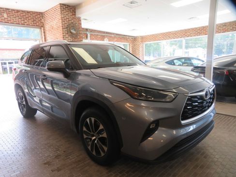 Used 2021 Toyota Highlander XLE FWD image 66
