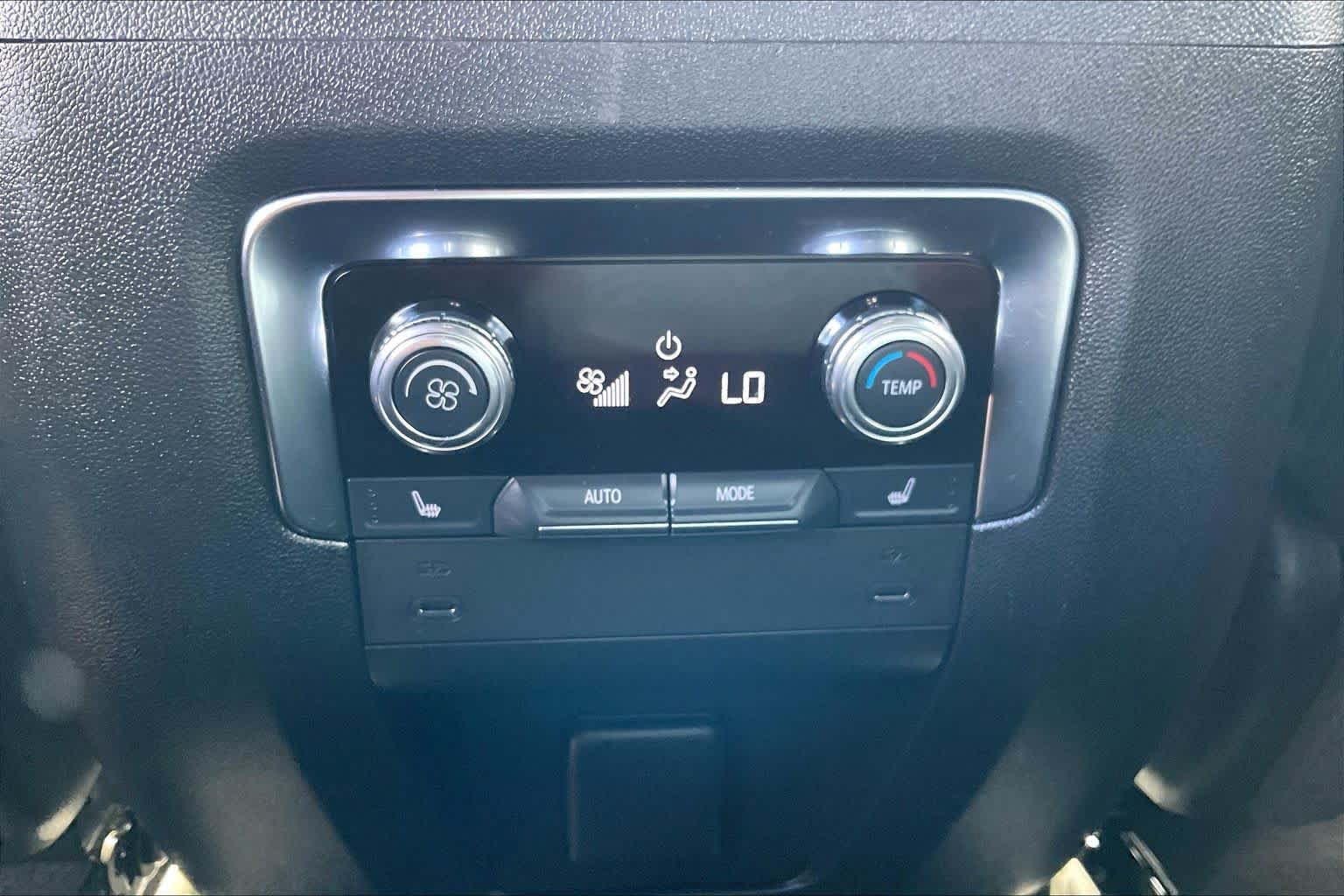 Used 2025 GMC Yukon Denali RWD image 31