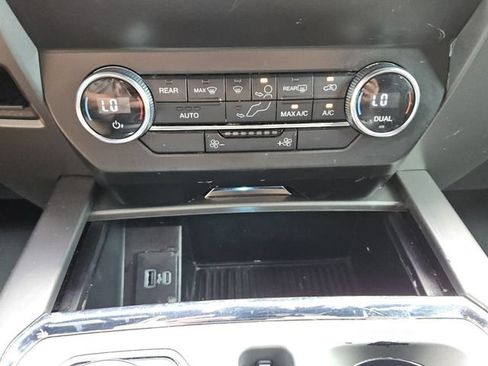 Used 2020 Ford Expedition XLT RWD image 10