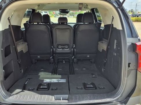 Used 2025 Kia Carnival image 12