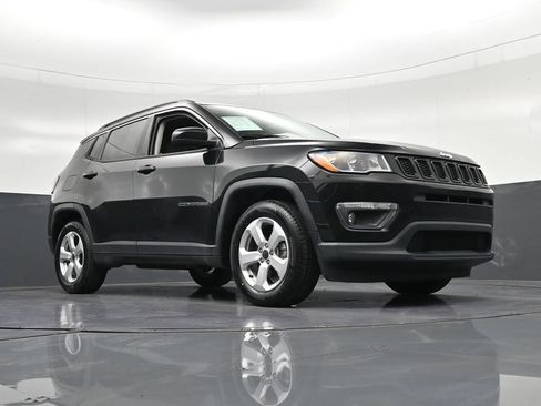 Used 2021 Jeep Compass Latitude FWD image 33