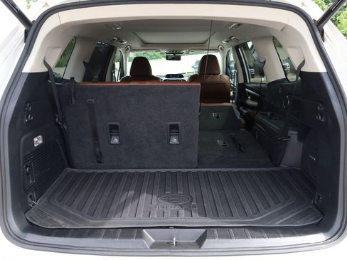 Used 2019 Subaru Ascent Touring w/ Popular Package #2A AWD/4WD image 8
