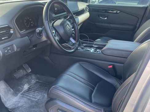 Used 2025 Honda Pilot TrailSport image 11