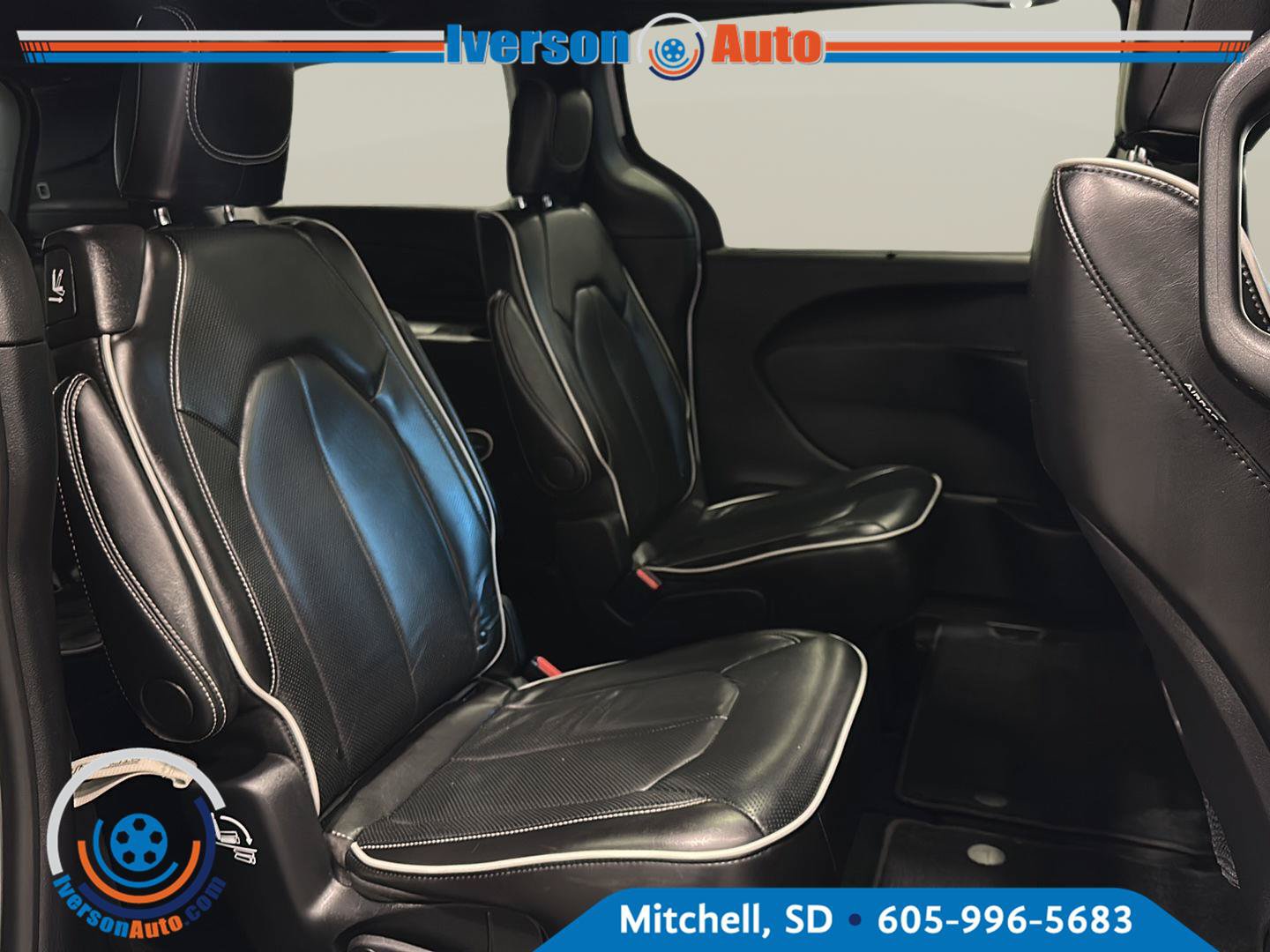Used 2025 Chrysler Pacifica Limited FWD image 32