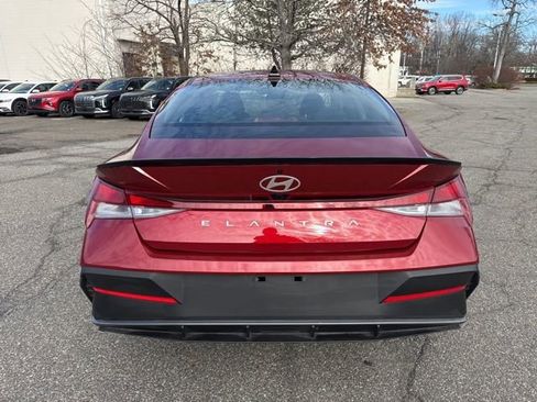 Certified 2025 Hyundai Elantra Sport w/ Cargo Package image 19