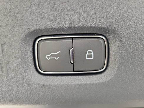 New 2027 Lincoln Navigator Premiere RWD image 9