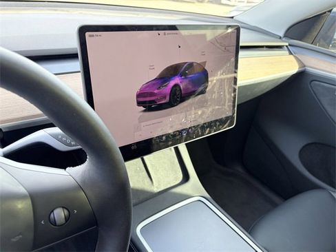 Used 2023 Tesla Model Y Long Range image 10