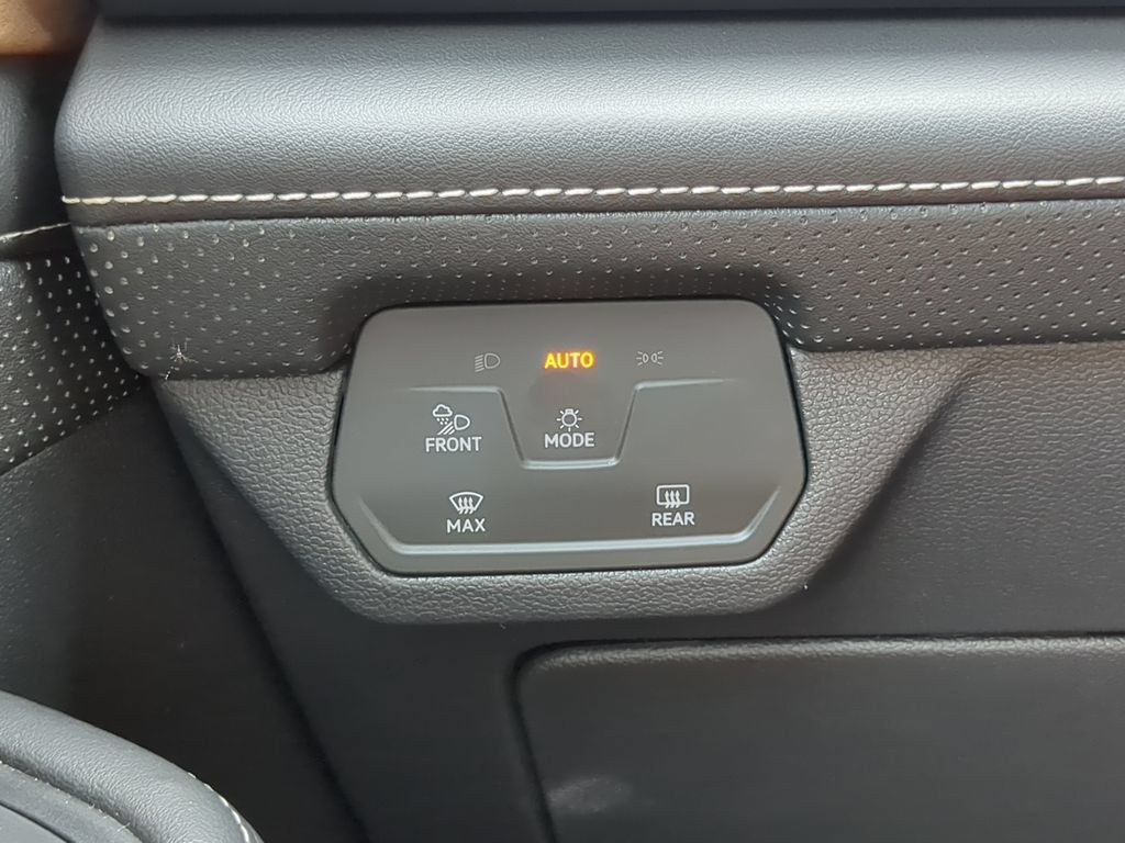 Certified 2024 Volkswagen Atlas SE FWD image 26