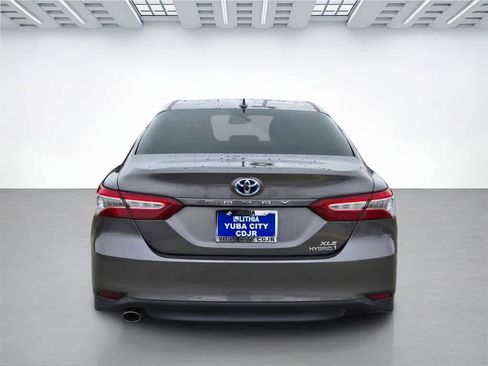 Used 2020 Toyota Camry XLE image 5