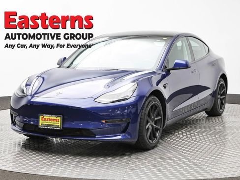 Used 2023 Tesla Model 3 Standard Range image 1