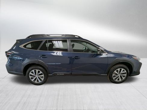 Used 2025 Subaru Outback Premium image 11