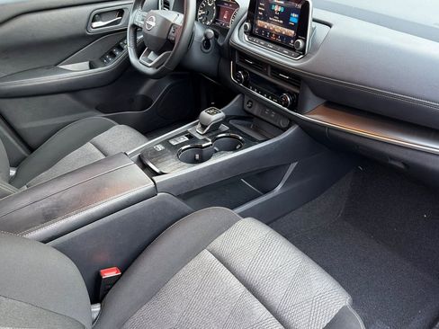 Used 2025 Nissan Rogue SV FWD image 45