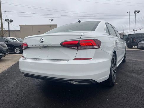 Used 2021 Volkswagen Passat 2.0T SE image 3