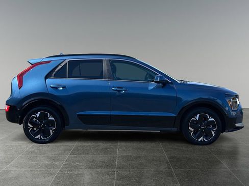 Used 2025 Kia Niro Wind w/ Wind Preserve Package FWD image 9