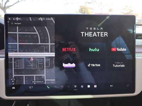 Used 2021 Tesla Model S Plaid image 56