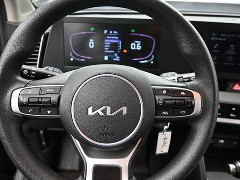 Used 2023 Kia Sportage LX AWD/4WD image 9