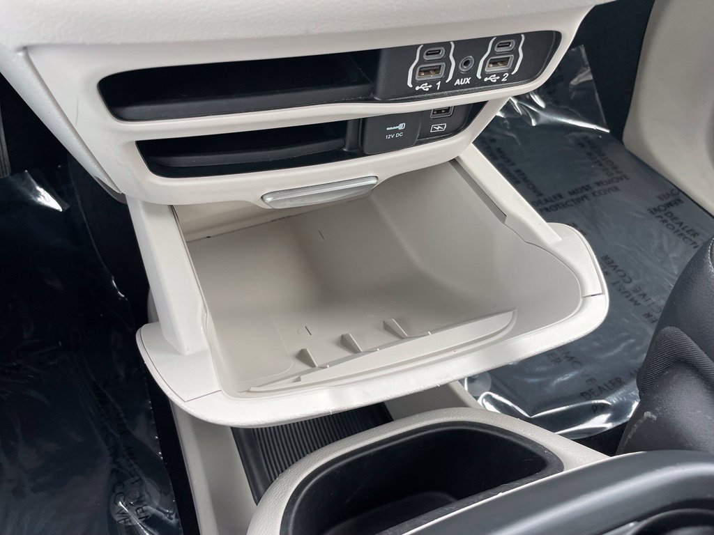 Used 2022 Chrysler Pacifica Touring-L FWD image 15